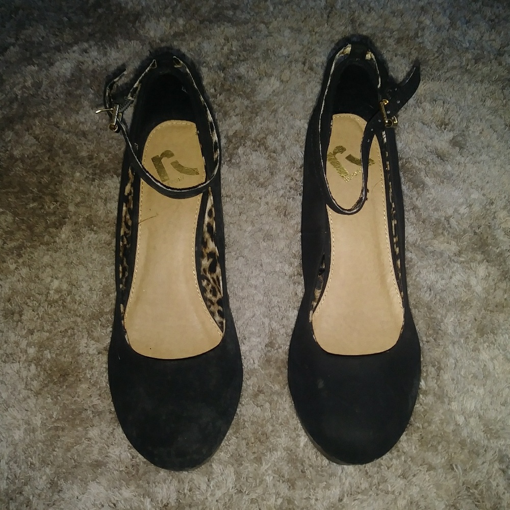 Report black velvet wedges